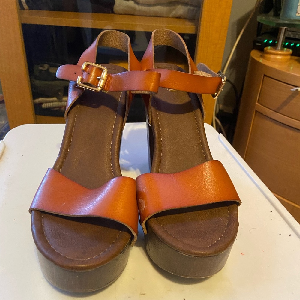 Block sandals